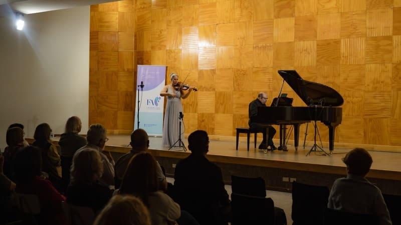 ÉXITO MUSICAL: CONCIERTO DE PIANO Y VIOLÍN EN EL AUDITORIO DEL LICEO BICENTENARIO ARTÍSTICO